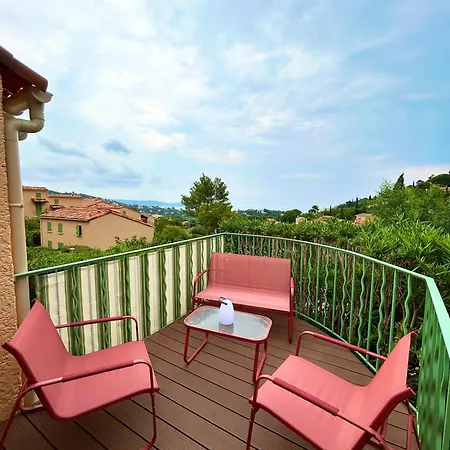 Joli Mazet, Piscine, Vue *